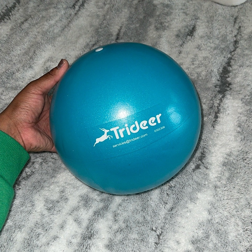 Trideer Pilates Ball 9 Inch with Pump